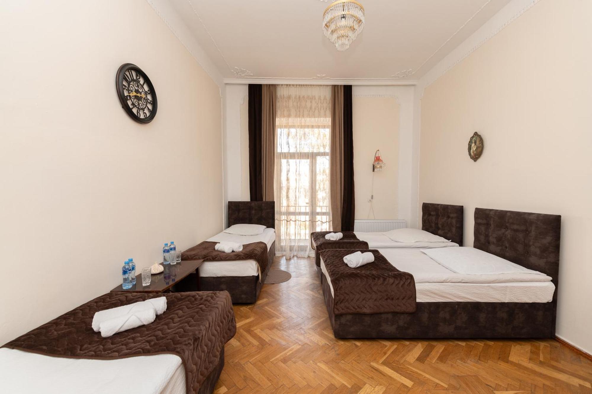 Anna'S Guest House Gori Exteriér fotografie