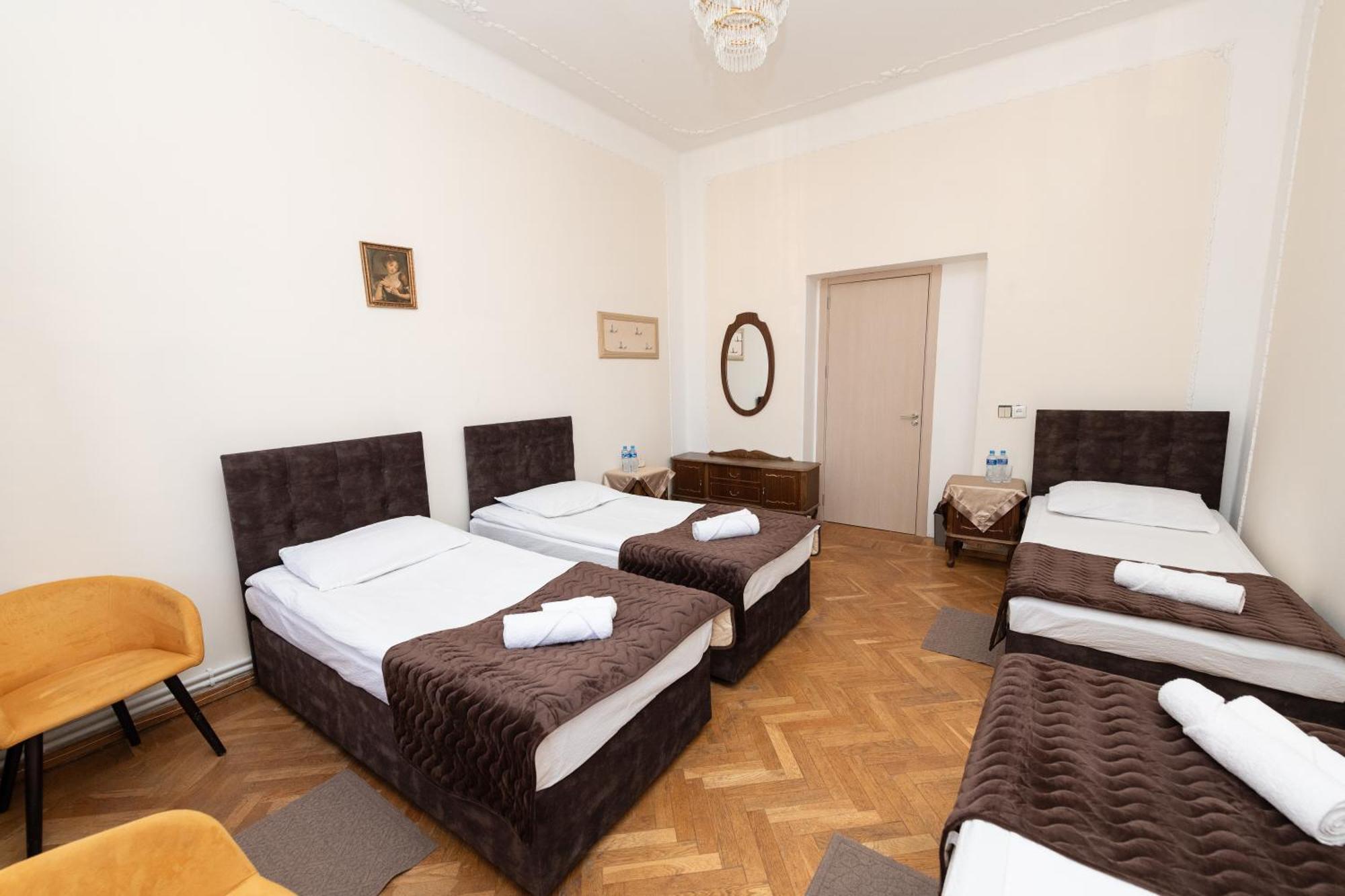Anna'S Guest House Gori Exteriér fotografie